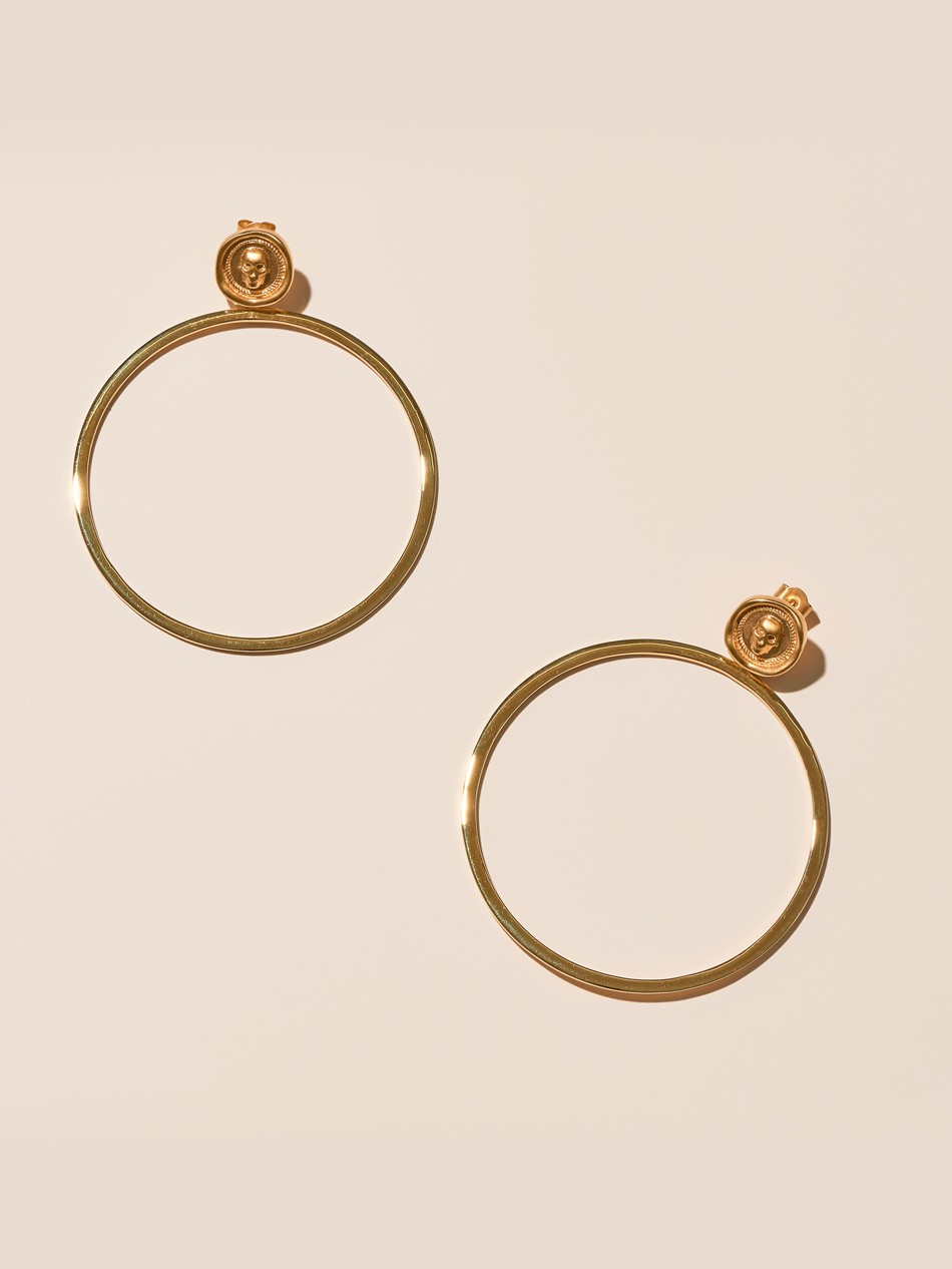 イヤリング TATIANA Imprint Ball Hoop Earrings EC1961 Atticus Skull Seal Statement Hoop Earrings in Gold
